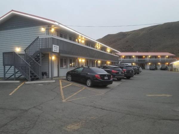 Canada's Best Value Desert Inn & Suites