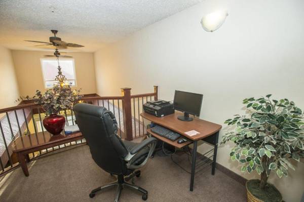 Workspace - Lakeview Inns & Suites - Chetwynd