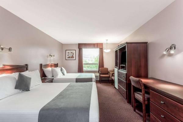 Super 8 by Wyndham Lake Country/Winfield Area