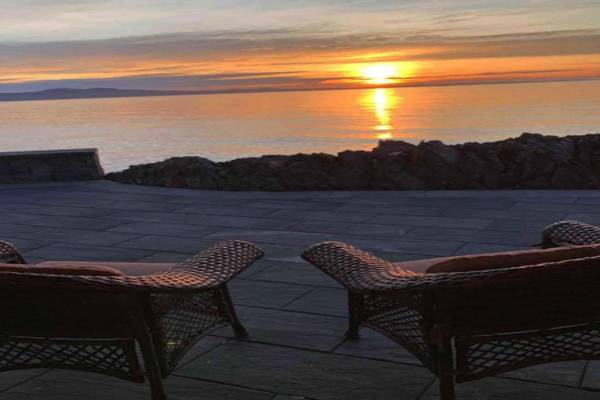 Otter Grotto 1 bed suite - Oceanfront Relaxation