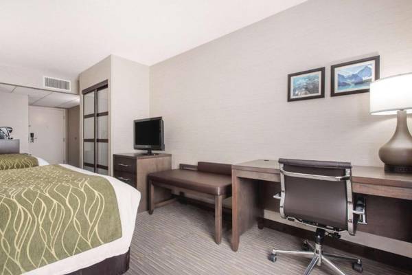 Workspace - Comfort Inn & Suites Red Deer