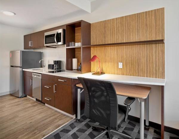 Workspace - TownePlace Suites by Marriott Edmonton Sherwood Park