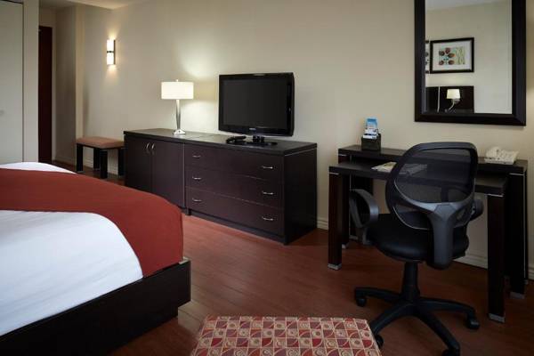 Workspace - Holiday Inn & Suites Montreal Airport