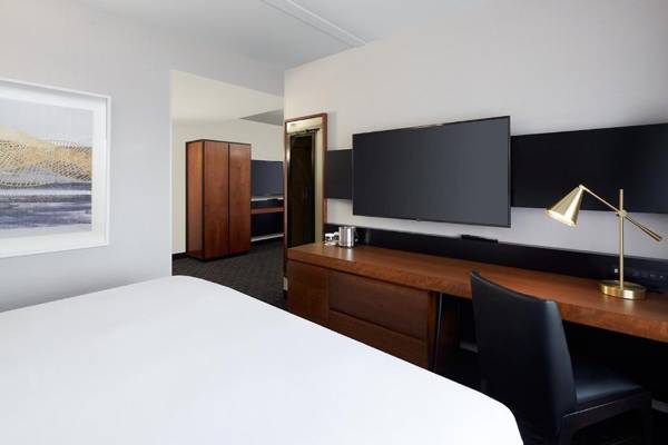 Workspace - Doubletree By Hilton Montreal Airport