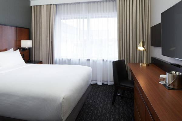 Doubletree By Hilton Montreal Airport