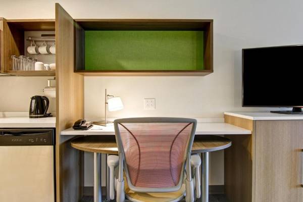 Workspace - Home2 Suites By Hilton Montreal Dorval