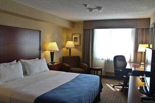 Workspace - Holiday Inn & Suites Winnipeg Downtown an IHG Hotel