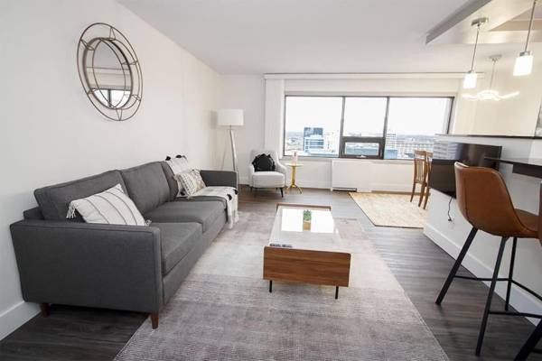 21st Floor Two bedroom downtown unit FREE parking