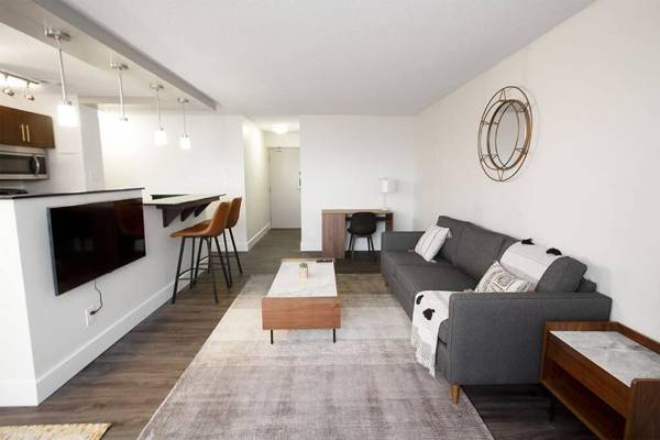 21st Floor Two bedroom downtown unit FREE parking