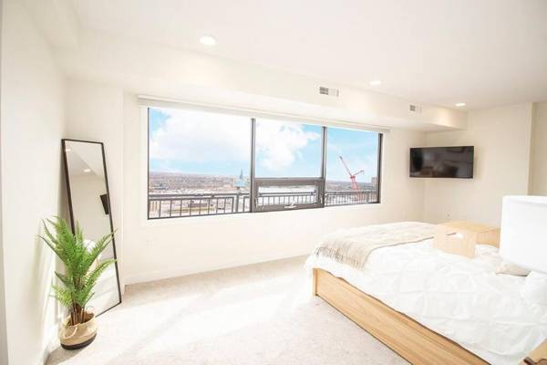 Spectacular 2bedroom and 2bath Penthouse with parking