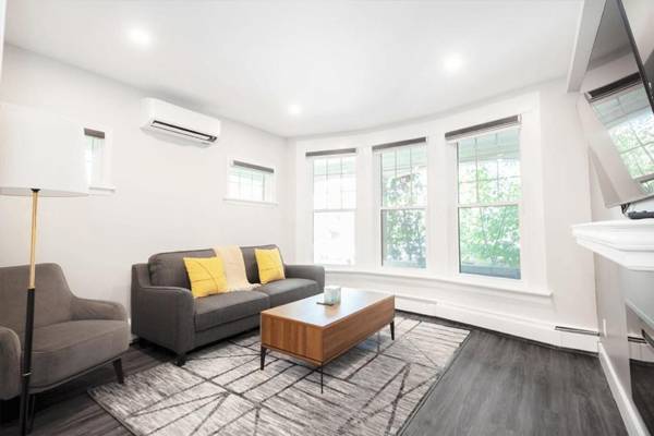 Unique 3BR & 2bath quadplex Free parking& laundry