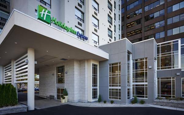 Holiday Inn Express Windsor Waterfront an IHG Hotel