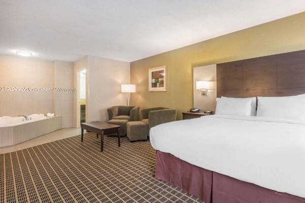 Quality Inn & Suites Downtown Windsor ON Canada