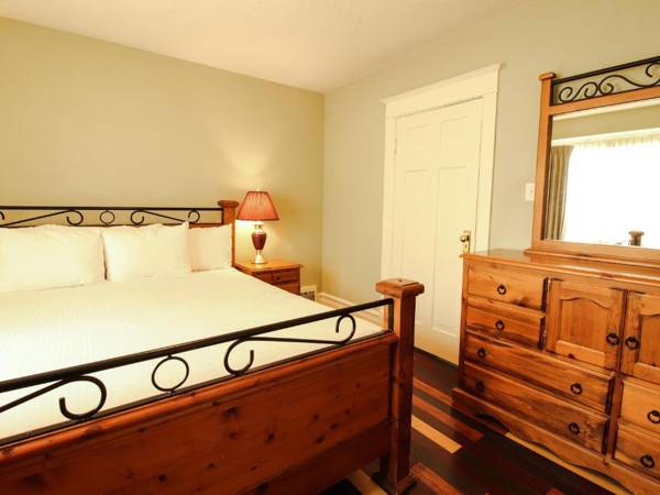 James Bay Inn Hotel Suites & Cottage