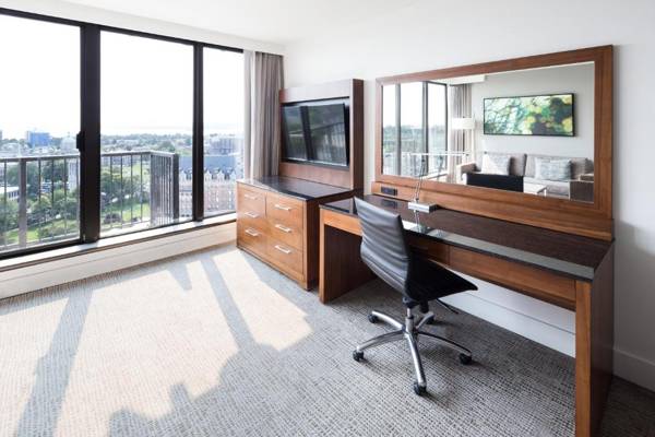 Workspace - DoubleTree by Hilton Hotel & Suites Victoria