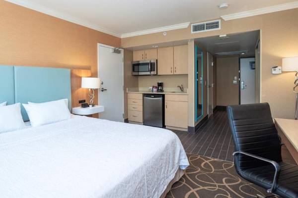 Workspace - Hampton Inn & Suites by Hilton - Vancouver Downtown