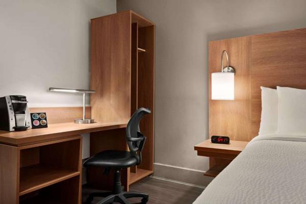 Workspace - Days Inn by Wyndham Vancouver Downtown