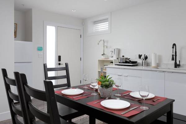 Cozy 3BDR Suite near Queen Elizabeth Park