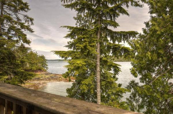 Waters Edge Shoreside Suites