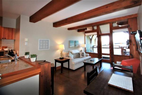 Great Condo in Excellent Location - Waterfront Building - Seaside