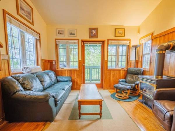 Hearth and Cove Cabin with Water Access and Hot Tub