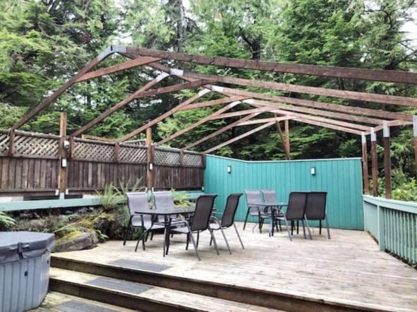 Hearth and Cove Cabin with Water Access and Hot Tub