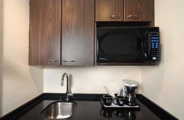 Sandman Signature Toronto Airport Hotel