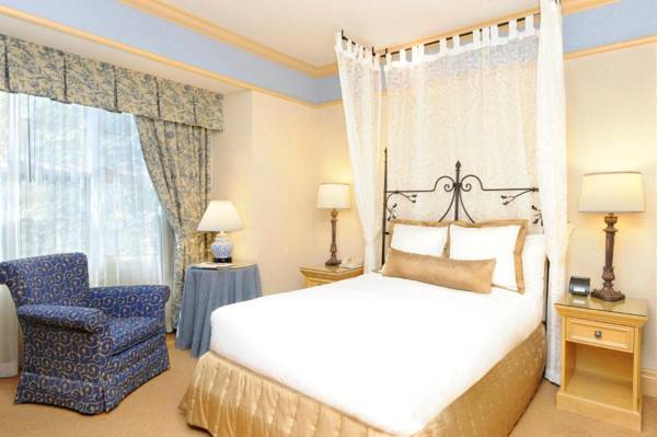 Old Mill Toronto Hotel