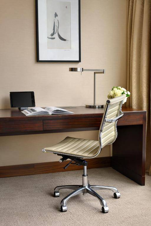 Workspace - Shangri-La Toronto