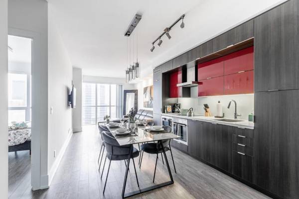 Stylish 1Br plus office Condo - CN Tower View
