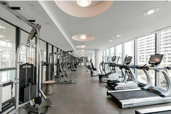 Instant Suites- Luxurious 1BR in Heart of Downtown with Balcony