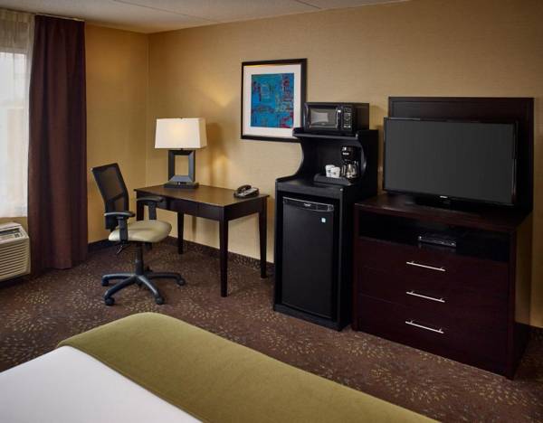 Workspace - Holiday Inn Express and Suites Timmins an IHG Hotel