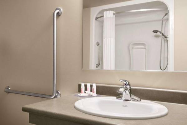 Days Inn by Wyndham Thunder Bay North