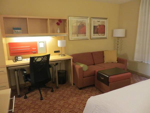 Workspace - TownePlace Suites by Marriott Thunder Bay