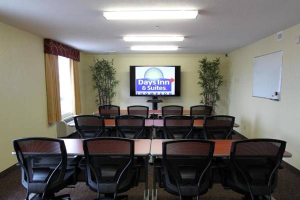 Days Inn & Suites by Wyndham Thompson