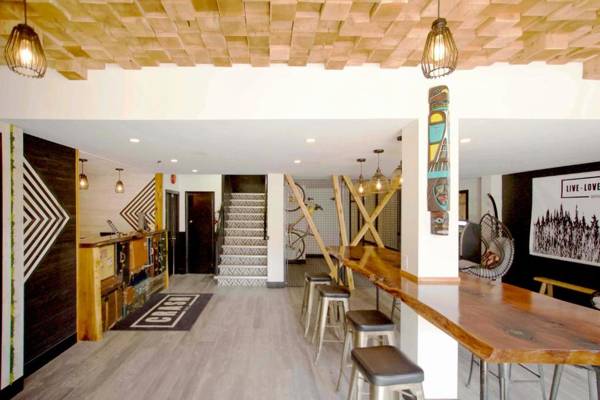 Crash Hotel Squamish