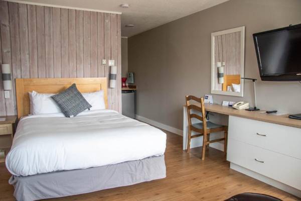 The Cedarwood Inn & Suites