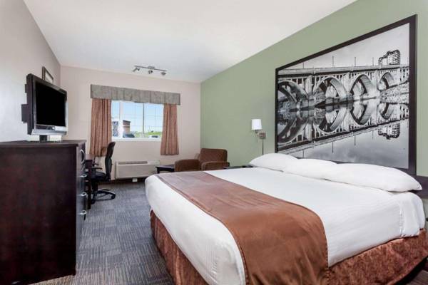 Super 8 by Wyndham Saskatoon Near Saskatoon Airport