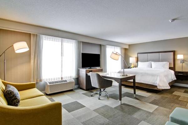 Workspace - Hampton Inn & Suites by Hilton Saskatoon Airport