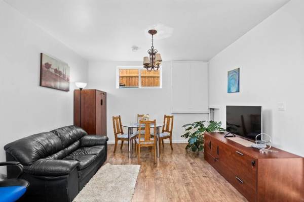 COZY 2 BR SUITE 5min to SASK POLY & DOWNTOWN