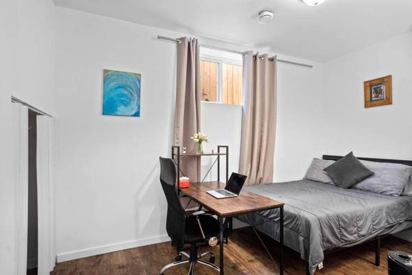 Workspace - COZY 2 BR SUITE 5min to SASK POLY & DOWNTOWN