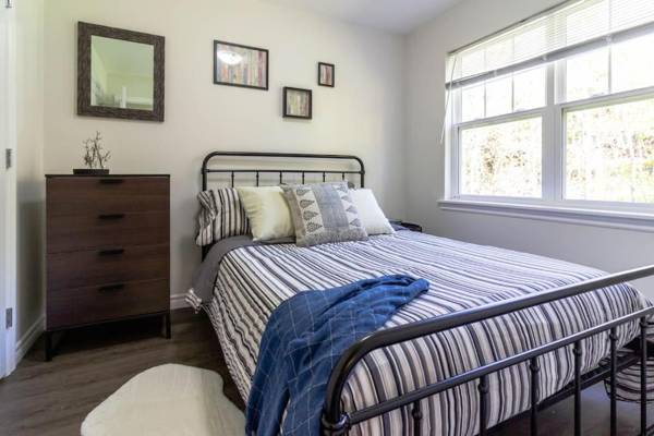 Brand new Gorgeous Condo Near UNB & Hospital Coffee Parking 202