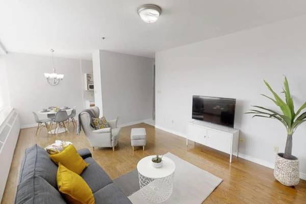 Bright Cozy Condo The Heart of Uptown 2BED Coffee & tea