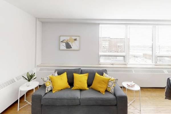 Bright Cozy Condo The Heart of Uptown 2BED Coffee & tea