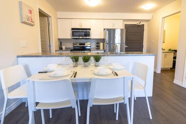 Newly Renovated Modern Condo Near Hospital UNB Patio & Parking Coffee