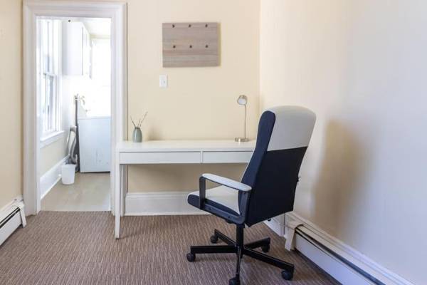 Workspace - Cozy 3-Bdrm for the family in Uptown Saint John Parking Coffee