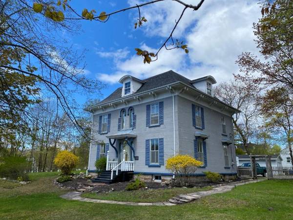 The Montague Rose Inn and Tea Room