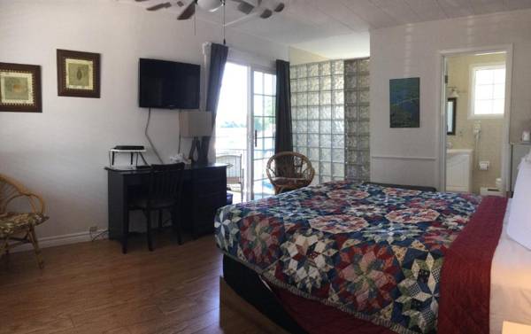 Boathouse Country Inn