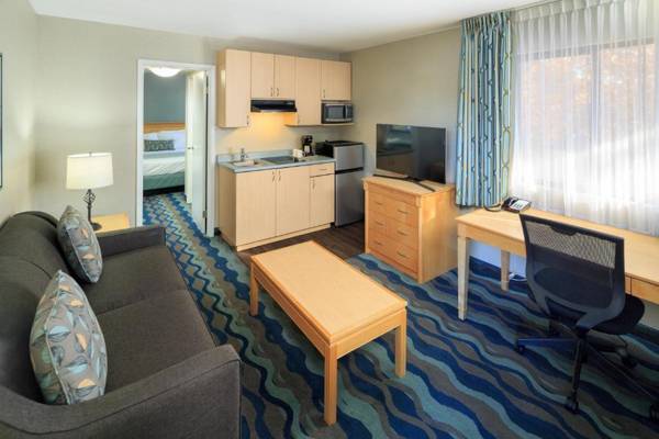 Workspace - Accent Inns Vancouver Airport