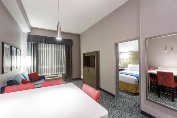 Holiday Inn Express & Suites Riverport Richmond an IHG Hotel